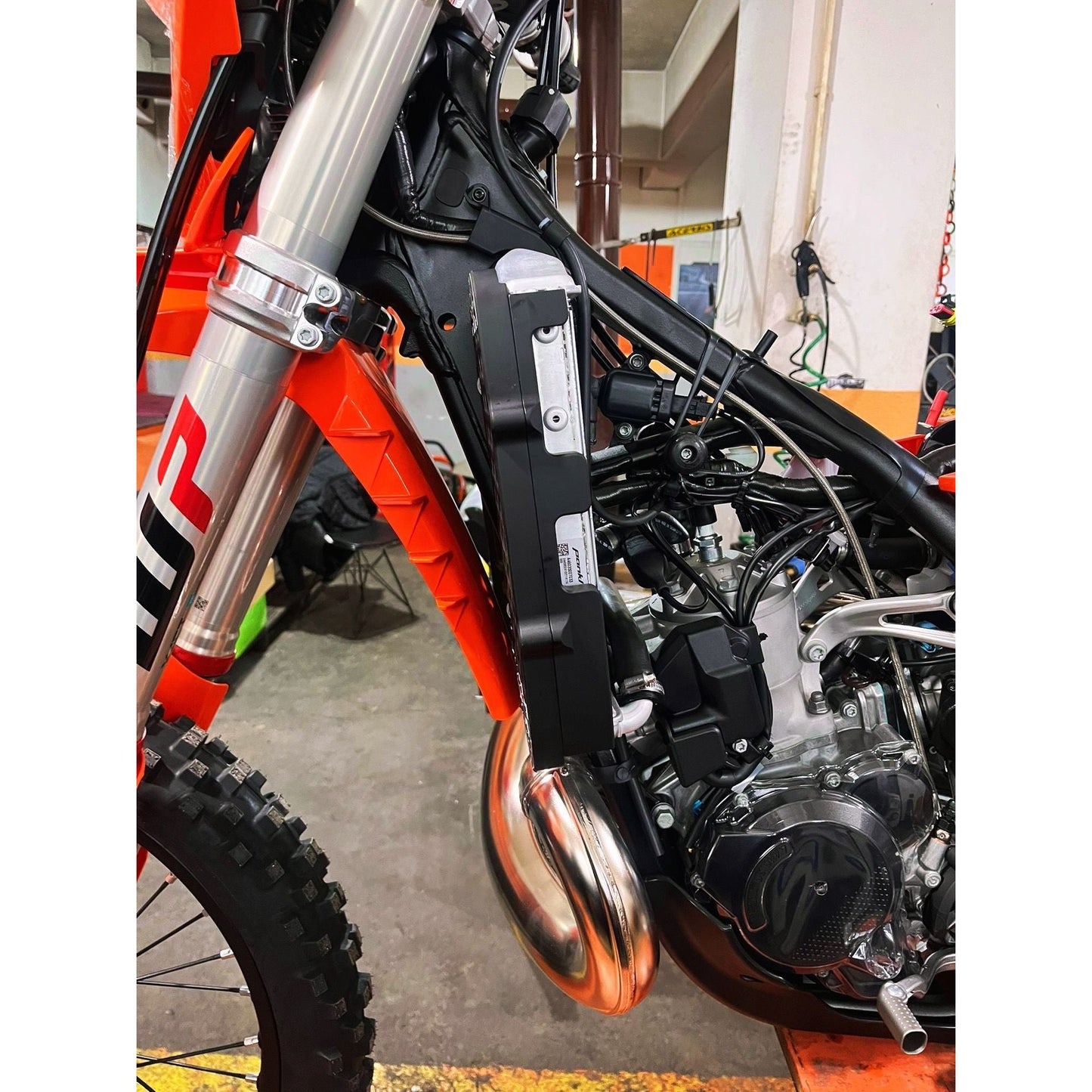 KTM RADIATOR BRACES - BRN