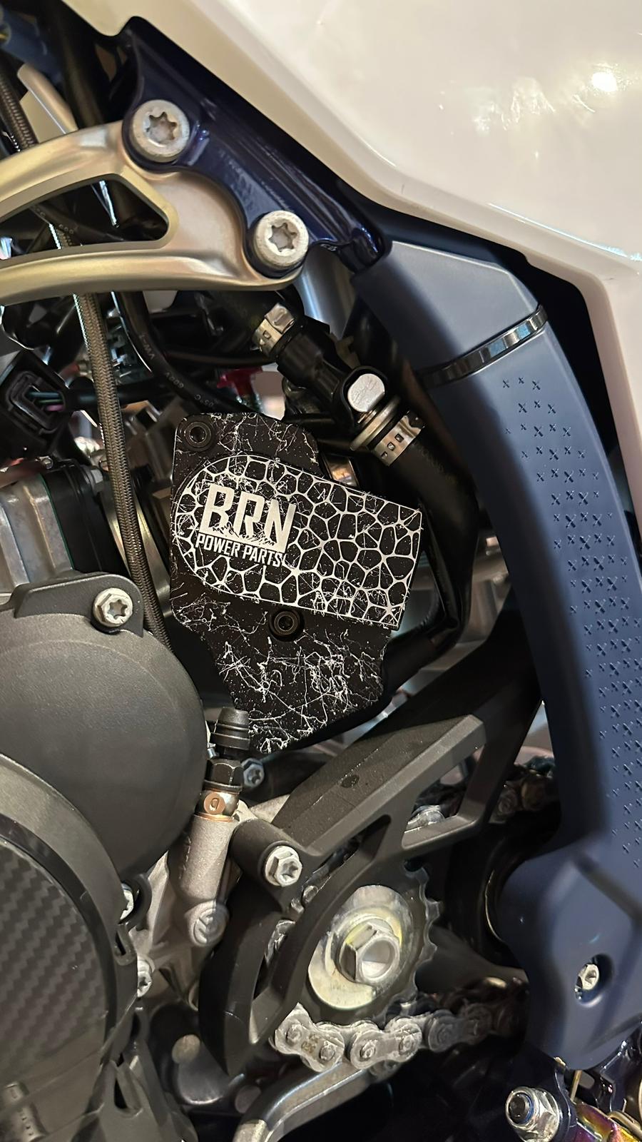 KTM THROTTLE BODY GUARD - BRN